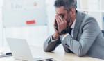 Smartphone e luce blu: prevenire i disturbi visivi Smartphone e luce blu: prevenire i disturbi visivi