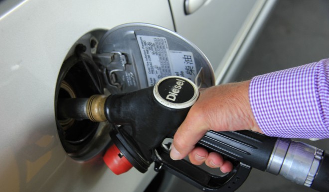 Perché il diesel costa più della benzina 