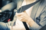 Guida senza cintura di sicurezza: multe, decurtazione punti, eccezioni Guida senza cintura di sicurezza: multe, decurtazione punti, eccezioni