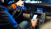 Smartphone al volante: in Australia AI per smascherare i trasgressori Smartphone al volante: in Australia AI per smascherare i trasgressori