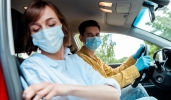 Covid: quando indossare la mascherina in auto? Covid: quando indossare la mascherina in auto?