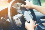 Cellulare alla guida: sospensione della patente dalla prima infrazione Cellulare alla guida: sospensione della patente dalla prima infrazione