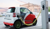 L'UE vieta la vendita di auto con motori a benzina e diesel dal 2035 in poi L'UE vieta la vendita di auto con motori a benzina e diesel dal 2035 in poi