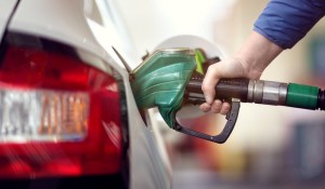 Benzina: il prezzo sale ancora: mai così alto dal 2014 Benzina: il prezzo sale ancora: mai così alto dal 2014