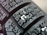 Gomme chiodate e gomme termiche: differenze e quando usarle Gomme chiodate e gomme termiche: differenze e quando usarle