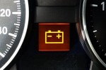 La Spia della Batteria dell'auto si è accesa? Ecco cosa fare La Spia della Batteria dell'auto si è accesa? Ecco cosa fare