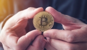 Bitcoin sotto accusa: 'La sua gestione consuma troppa energia' Bitcoin sotto accusa: 'La sua gestione consuma troppa energia'