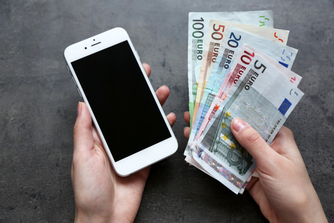 Telefonia mobile: tariffe in calo del 22% in un anno Telefonia mobile: tariffe in calo del 22% in un anno