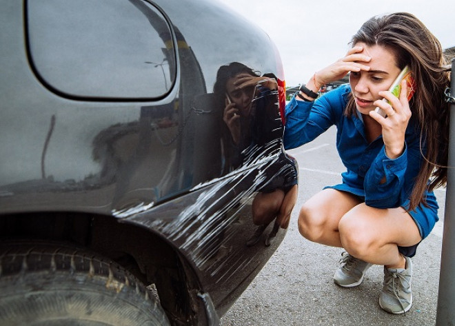 Danni ad auto in sosta: 1 automobilista su 6 scappa se non c'è il proprietario Danni ad auto in sosta: 1 automobilista su 6 scappa se non c'è il proprietario