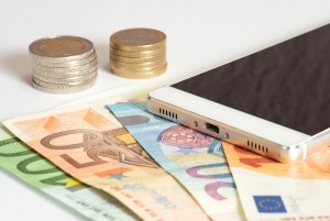 Telefonia mobile: in media gli italiani spendo 126 euro l’anno Telefonia mobile: in media gli italiani spendo 126 euro l’anno
