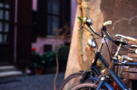 Mobilità, cresce l'attenzione delle città per bici e moto