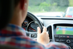 Distrazione alla guida, navigatore peggio dello smartphone