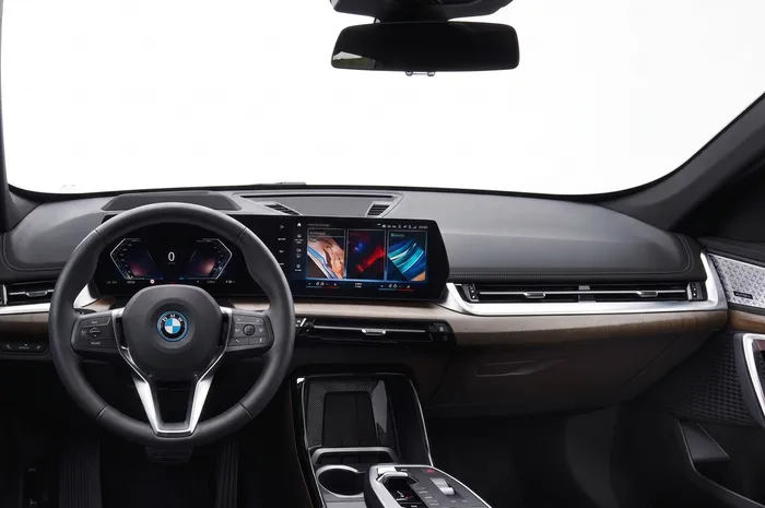 BMW iX1