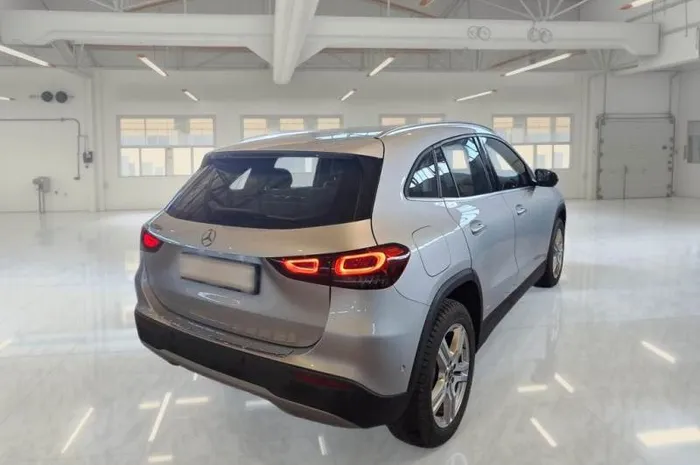 MERCEDES GLA