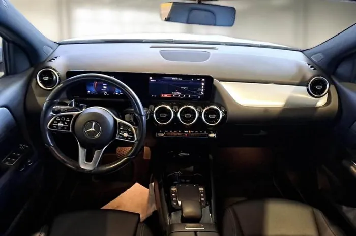 MERCEDES GLA