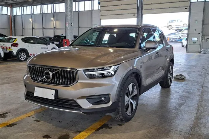 VOLVO XC40