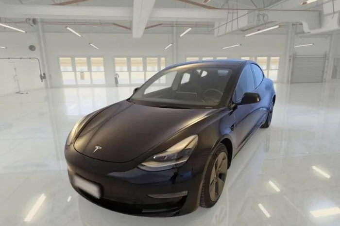 TESLA Model 3