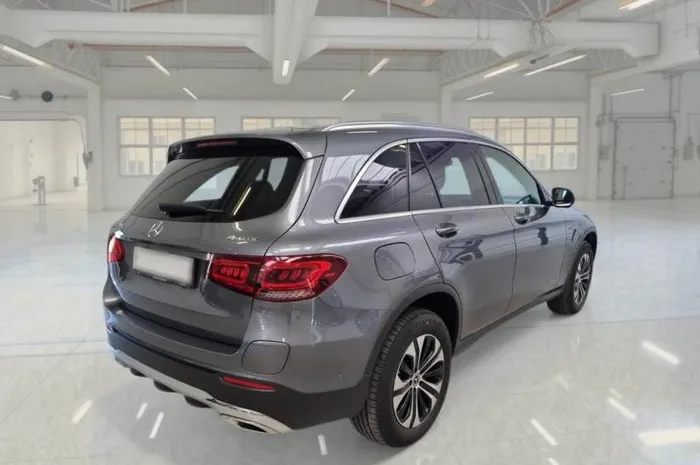 MERCEDES GLC