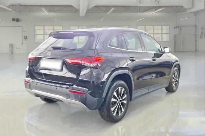 MERCEDES GLA