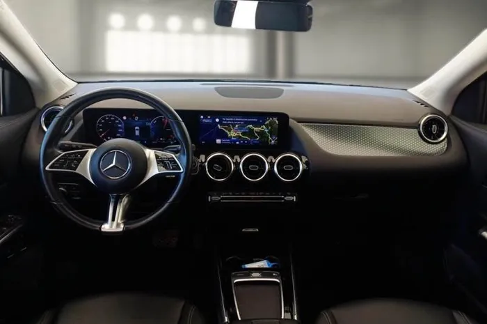 MERCEDES GLA