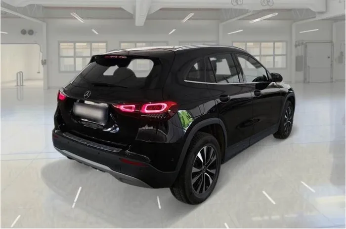 MERCEDES GLA