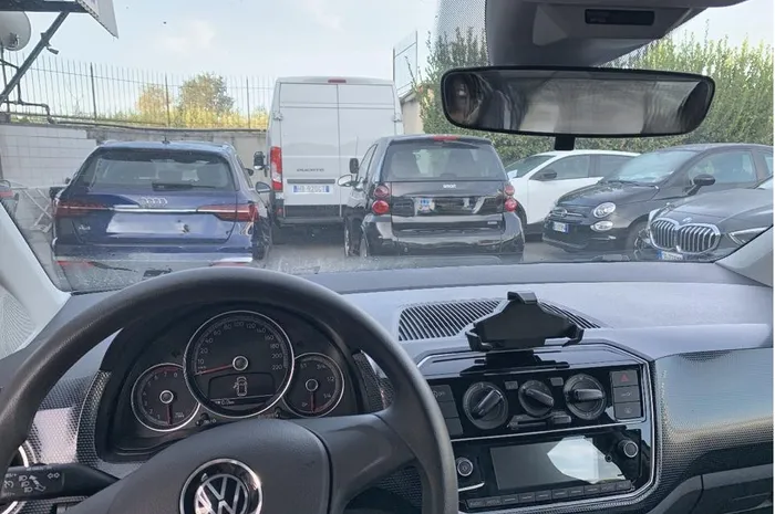 VOLKSWAGEN Up!