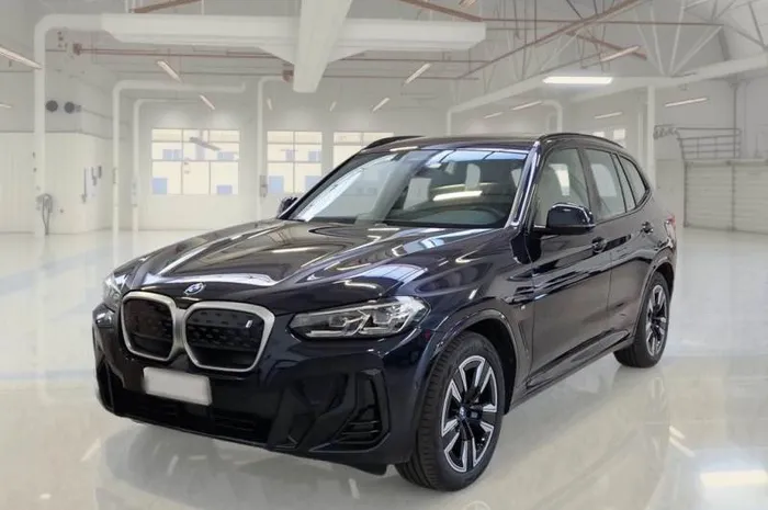 BMW iX3