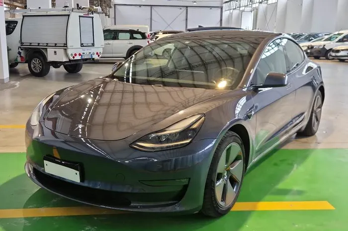 TESLA Model 3