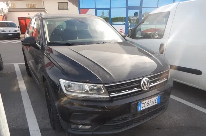 VOLKSWAGEN Tiguan