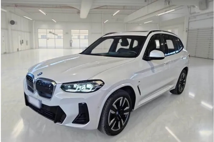 BMW iX3