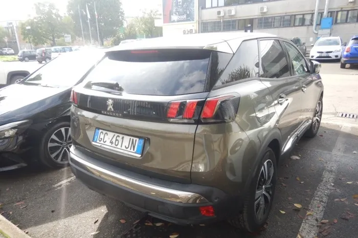 PEUGEOT 3008