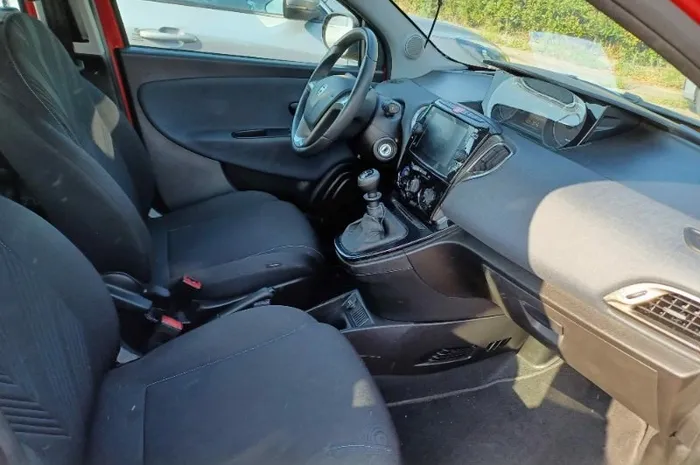 LANCIA Ypsilon