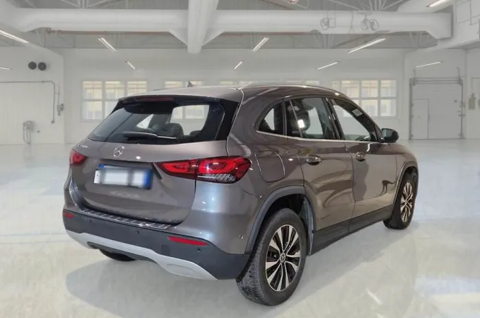 MERCEDES GLA