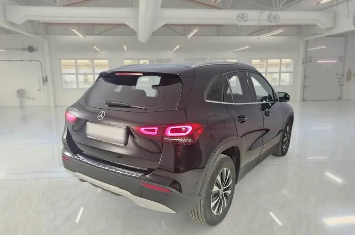 MERCEDES GLA