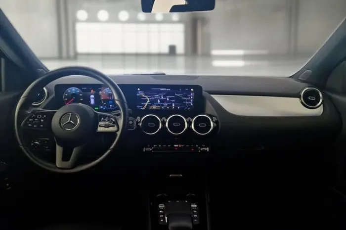 MERCEDES GLA