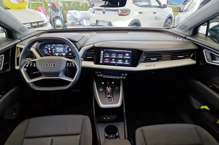 AUDI Q4 Sportback e-tron