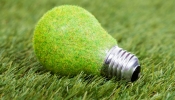Aumenta di nuovo il costo di luce e gas. Come risparmiare scegliendo le lampadine giuste Aumenta di nuovo il costo di luce e gas. Come risparmiare scegliendo le lampadine giuste