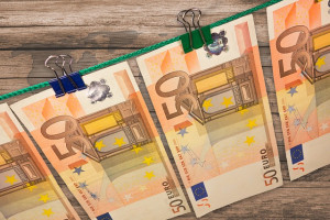 Effetto Covid-19: gli europei mettono i soldi in banca
