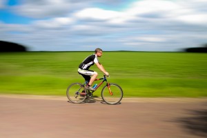 Benessere, ambiente e piccoli prestiti: cresce l’uso della bici